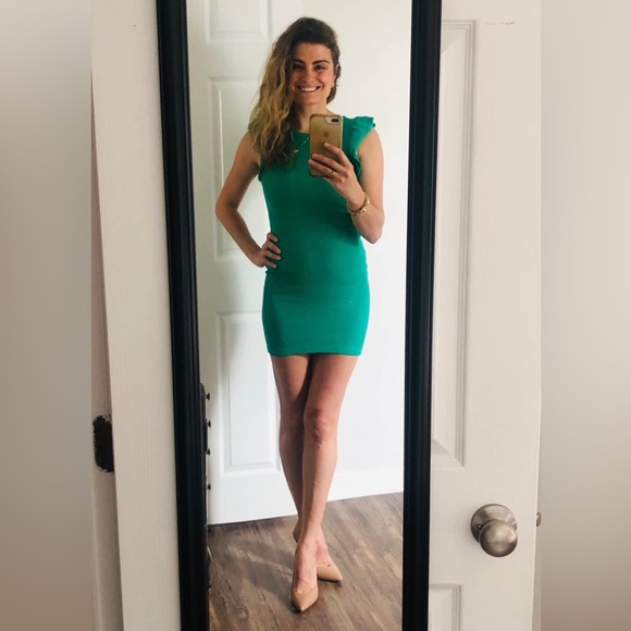🪷 5/$10 🪷 Zara Beautiful green Dress. In great condition used once - Picture 2 of 5